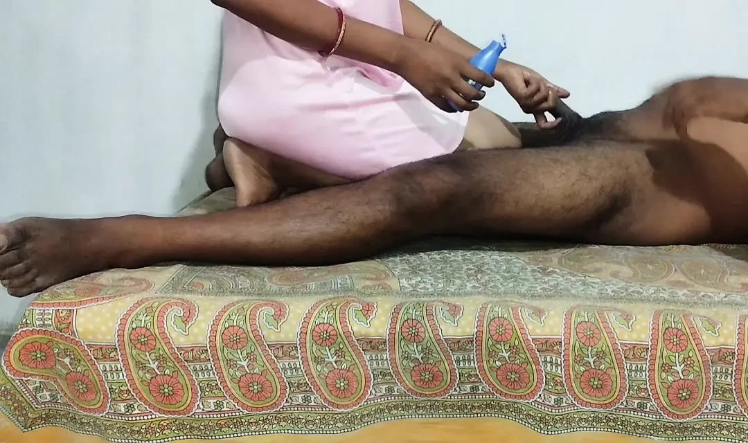 Kaamwali ko bed pe sula ke boor choda aur pani nikala