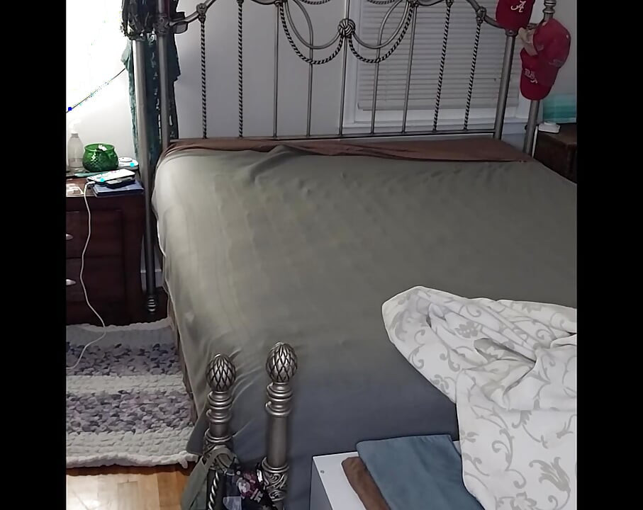 火辣熟女大肥婆換床上的床單！