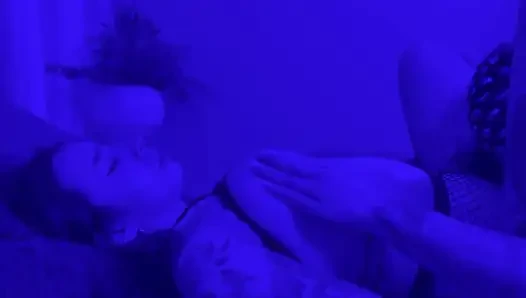 Pesta kelulusan menjadi tidak terkendali dan saya akhirnya meniduri sahabat saya dari perguruan tinggi