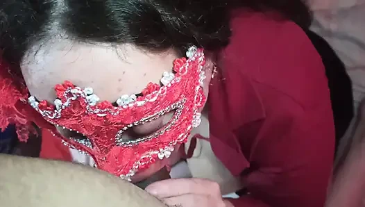 Amatör çift gerçek ev yapımı seks yapıyor, erkek oral seks, derin boğaz, lezzetli oral seks