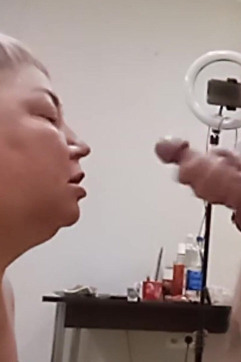 สาวร่านหลงทางไพ่และอมควยให้กู