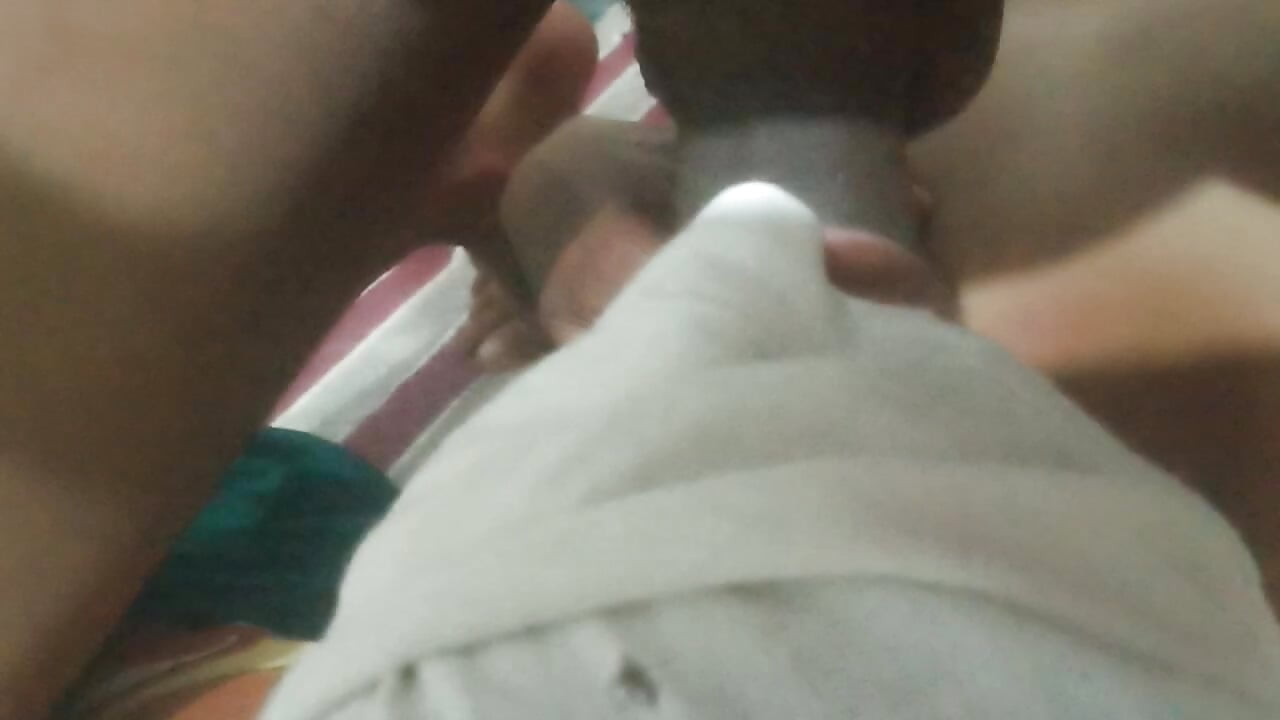 Pasangan India desicouple bergabung dengan istri untuk tengkorak dalam hardcore dan aksi wajah di tengah malam