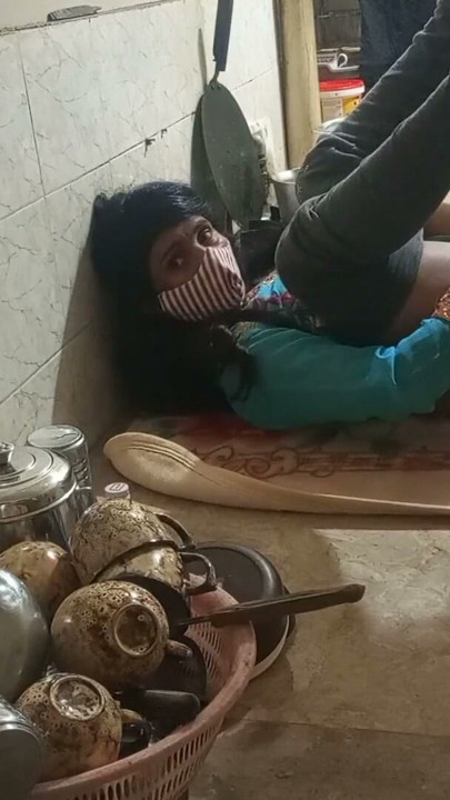 Indian stepsister has hard sex in kitchen, bhai ne behan ko kitchen me jabardasti choda, Clear hindi audio | Clip 1