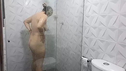 I record my stepsister while she showers, she has a beautiful body