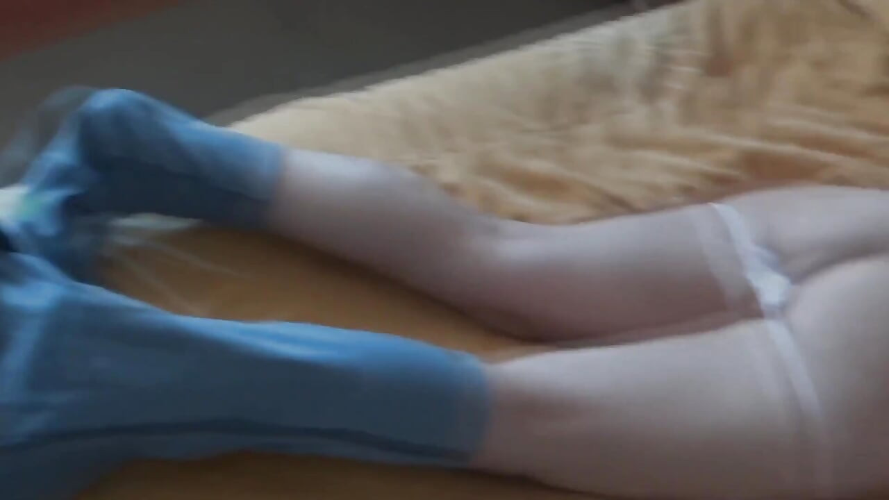 Primera vez que mi cuñada se masturba delante de mí y gime pidiendo que la folle por el culo