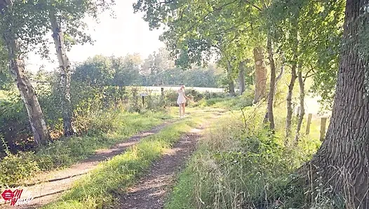 Fuck... Tentu saja ini terjadi padaku lagi! Aku dientot sama pria asing dan melewatkan kesempatan ini!