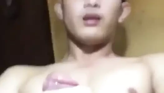 Asyalı twink jo kamerada (44'')