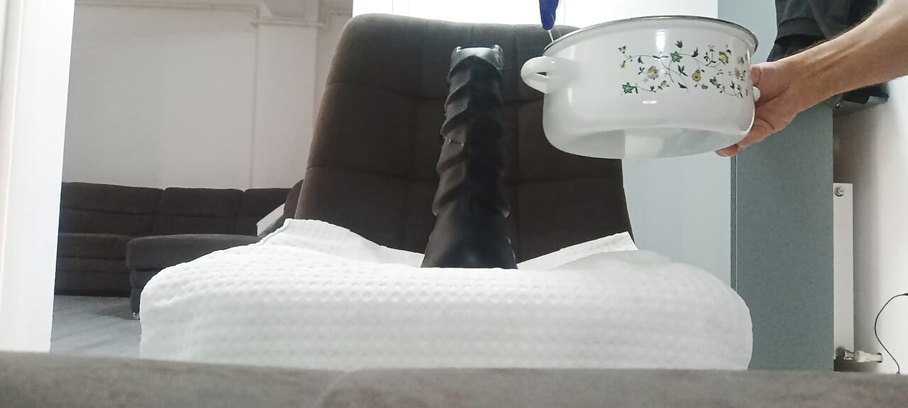 Parazit ulazi u sočnu rupu i jako je probija!