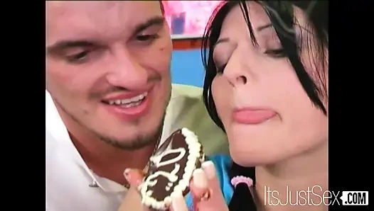 Kerzen blasen und in den arsch nehmen (heiße küken lutschen schwanz besser)