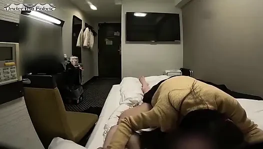 Facereveal siyah saçlı güzelin ikinci turu, cesur bir yolculuk ve derin dölleme tepeleri ile heyecan verici