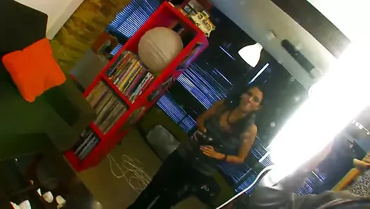 Die junge schlampe bekommt ihre muschi penetriert