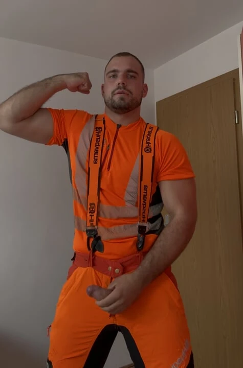 Lumberjack in HiVis Jerks His Huge Manly Cock