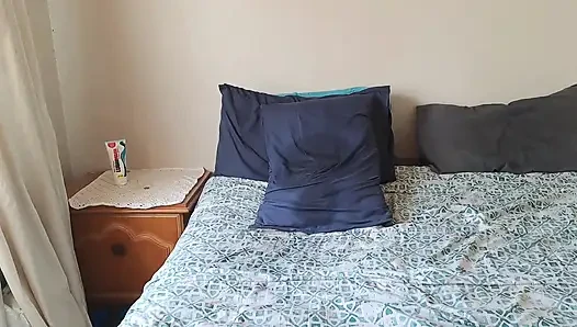 Стонет Как Шлюха, Пока Я Трахаю Себя. Свекровь В Комнате, Рядом Со Мной!