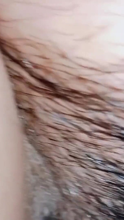 Emotivní okamžik z "Pepek bushy furry country girl"