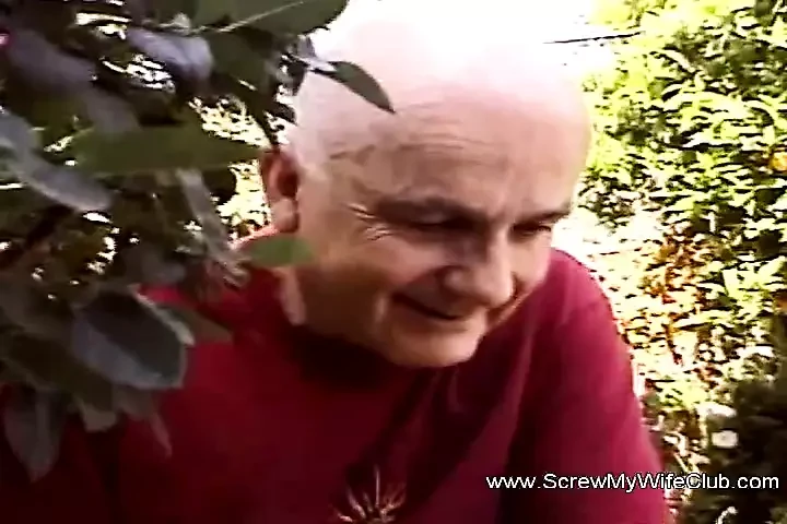 Ez a szabadtéri swinger hármas sziklák!
