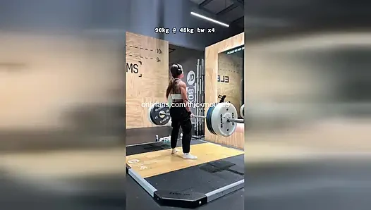 En iyi arkadaşımın erkek arkadaşını sikiyorum