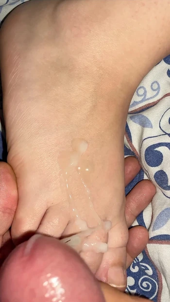 Must-share moment from "Cum on sexy feet"