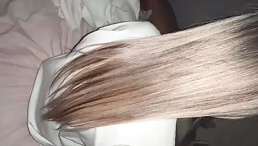 Bir kızı yatak odasına davet ettim ve orada bir bebek vardı.