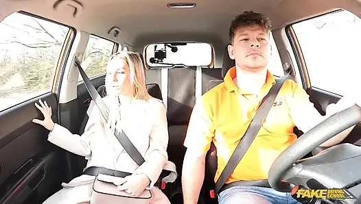 Fake driving school - straßenrage, gefolgt von grobem fick, glückliche bee kann nicht auf eine gesichtsbesamung warten