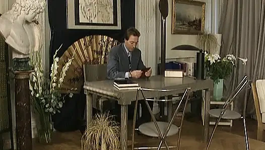 Wunderschöne deutsche schätzchen in strümpfen in orgie-action in den arsch gefickt