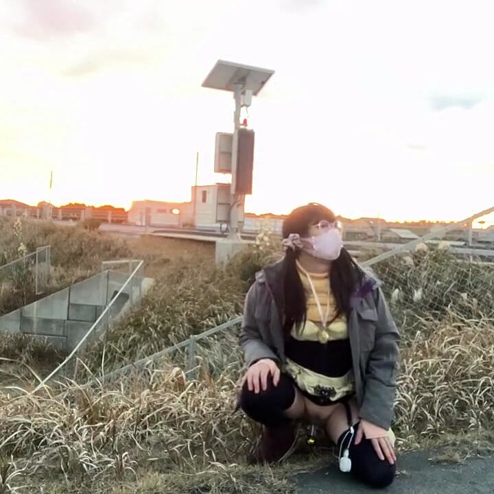 Self-training 49: M-leg Split Challenge at a Beach