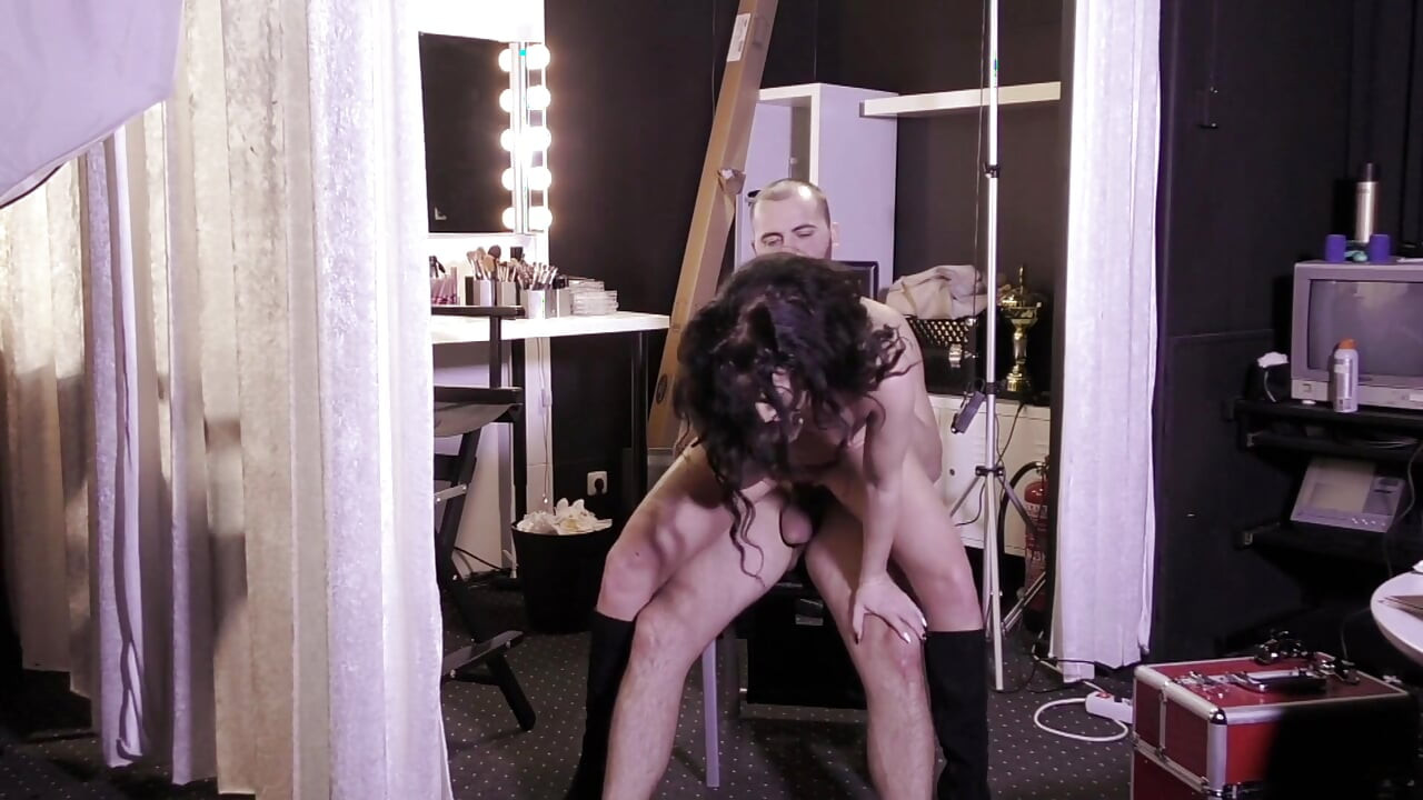 POV jebanje sa brinetom sa velikim dupetom