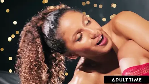 ADULT TIME - сексуальная Liv обновленной глубокой глотки Messy, затем принимает грубый анал и идет прямо из задницы в рот