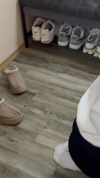 Saya bercampur lantai dan secara tidak sengaja berjalan ke apartmen orang lain. | Klip 1