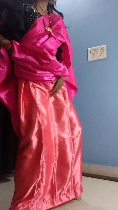 ساري وردي ساتان رائع وسناق داخلي من الساتان | مقطع 1