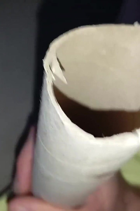 对他的大鸡巴非常饥渴的家伙继续做爱并在洞内射精 特写. 第2部分