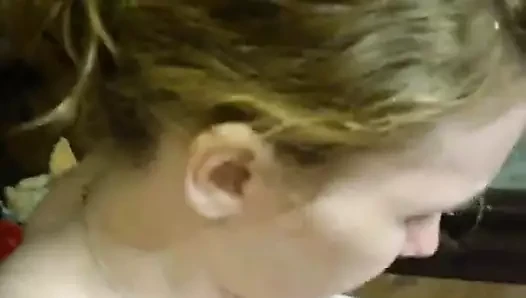 Проститутка делает минет