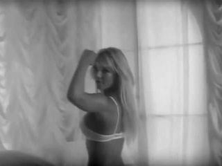 Britney spears špinavou dívku v posteli
