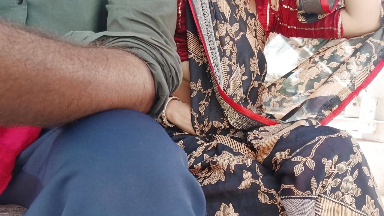 railway station par bhabhi ko sex chda