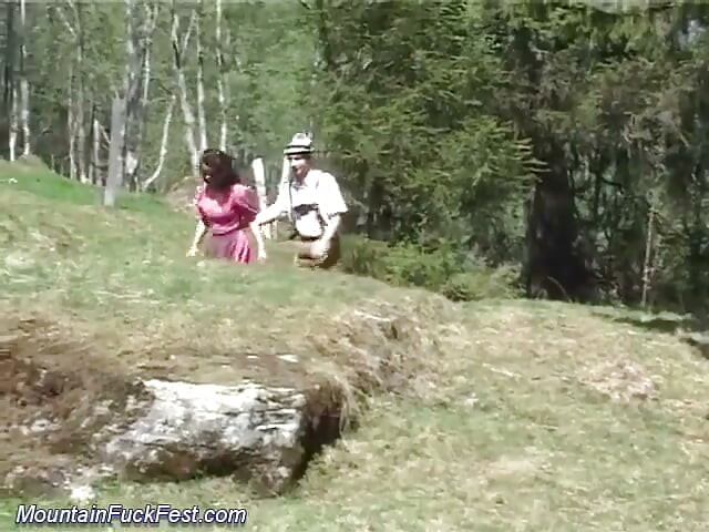 Trío caliente en hierba
