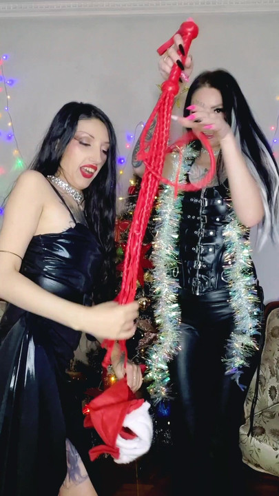 Dominatrix Nika ve DarkspaceSolar'dan Noel hediyeleri