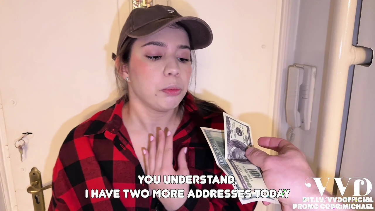 送货女郎同意用她的阴户测试我的鸡巴