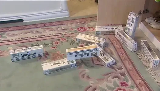 Блондинка Сердцеедка Соблазняет Ебарей В Диком Трахе На Диване