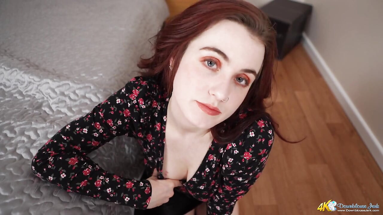 ピンキーピアスド胸 - JOI