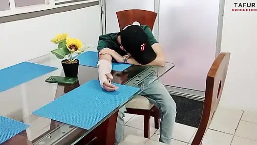 У моей мачехи всегда есть лекарство от любой боли, сегодня она дала мне хороший трах, чтобы исцелить меня - часть 1