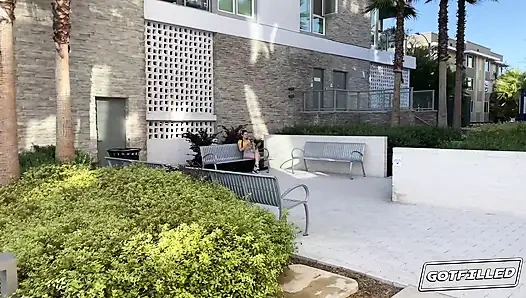 GOTFILLED осеменяющая горячая брюнетка Aubree Valentine