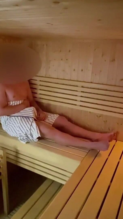 Morate vidjeti trenutak iz "Rizične masturbacije u sauni"