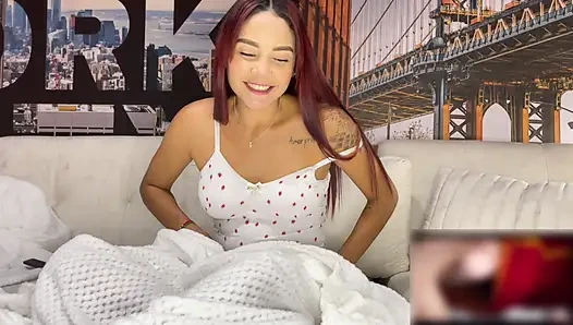 Saya Mengalami Orgasme Besar Menonton Hentai - Allison Sweet