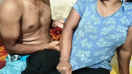 Pertama, dia membuat kesalahan dengan menjilati memek pacarnya seperti orang gila.