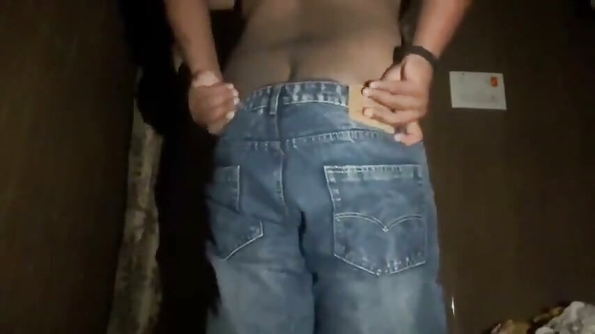 Madrasta sexy trocando de roupa na minha frente
