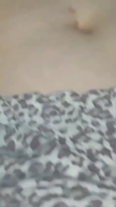 令人啪的时刻，“每天早上我都会去继女的房间，我玩弄她的迷你阴户，我享受她的乳房！