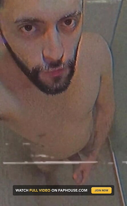 Masturbare la duș retro, acum în VHS