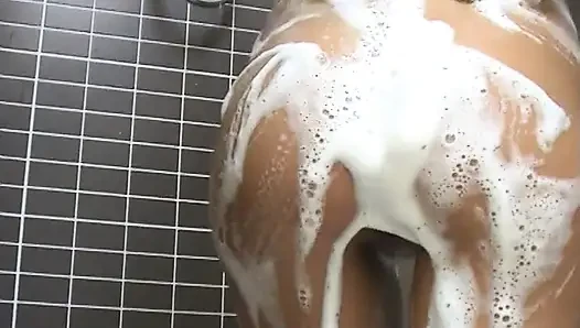 Lacey si gadis remaja hot rambut cokelat lagi asik muasin memeknya pakai dildo warna pink