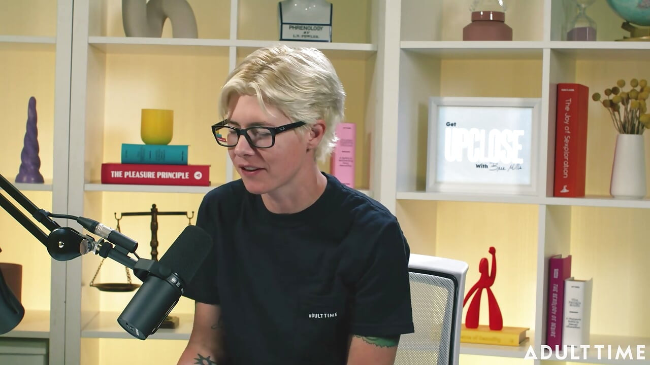 Breaking Shame Cycles & Being True to Yourself, with Khloe Kingsley! | the Adult Time Podcast