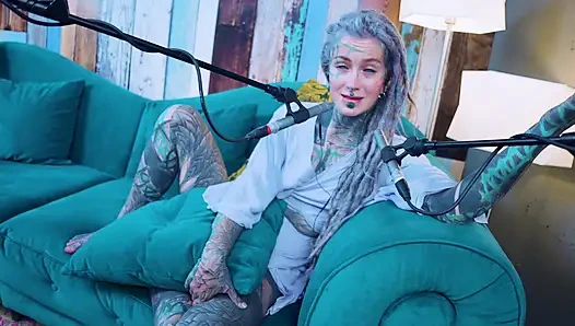 Я говорю о H - счастье - подкаст ASMR, SFW говорит готессу, худенькая девушка дред, татуированная модель татуированная девушка