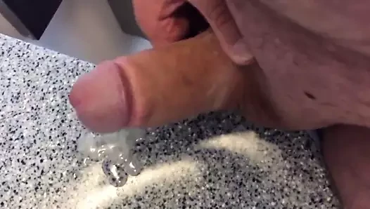 Sperma auf der Zugtoilette